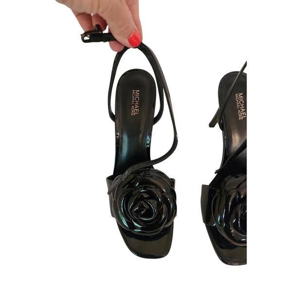 NIB Michel Kors Elodie Patent Leather Flower Heel Black 8.5M - Picture 6 of 10